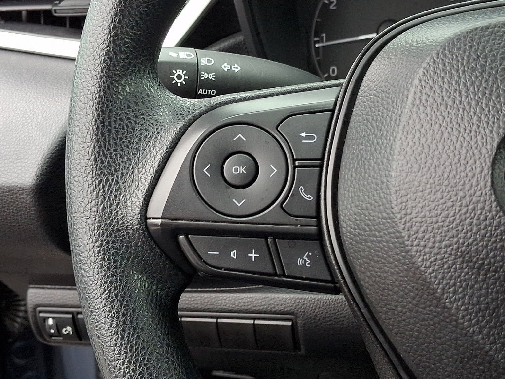 Used 2025 Toyota Corolla LE w/ Convenience Package FWD image 19
