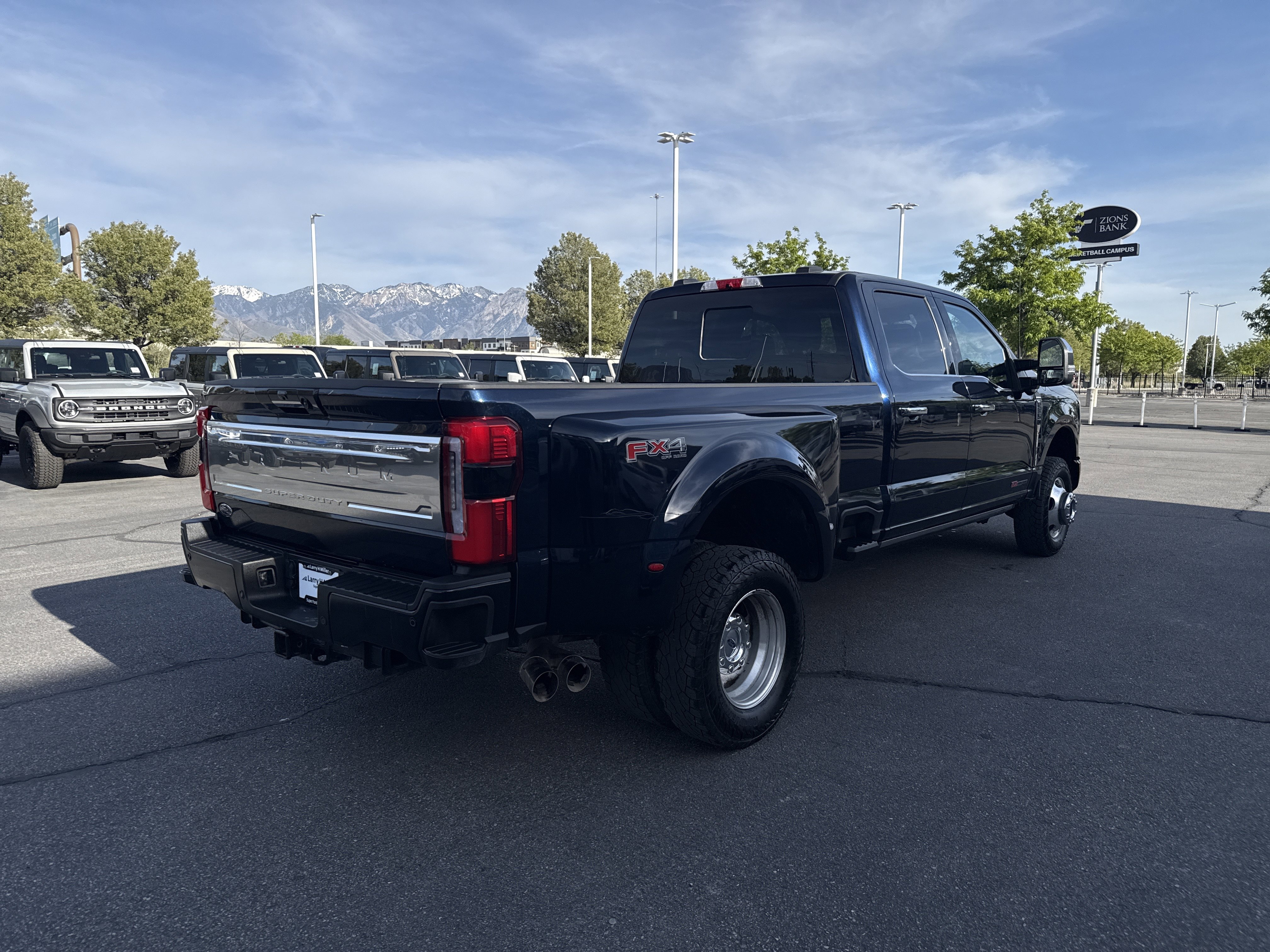 Certified 2024 Ford F350 Platinum w/ FX4 Off-Road Package AWD/4WD image 5