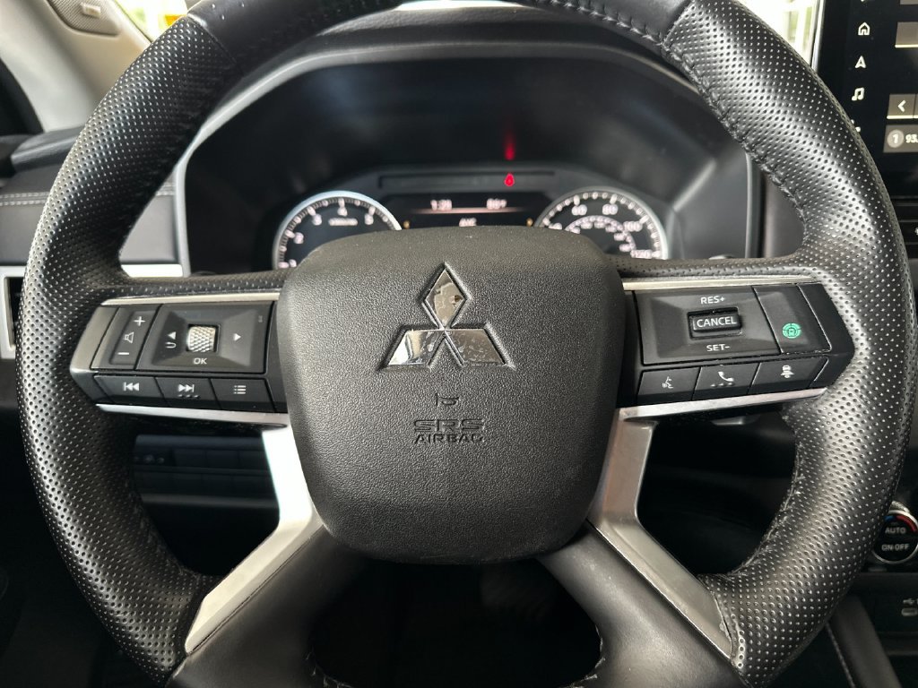 Used 2025 Mitsubishi Outlander SE FWD image 24
