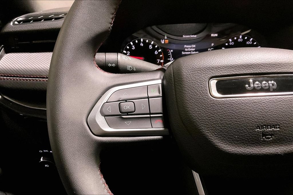 Used 2025 Jeep Compass Trailhawk AWD/4WD image 17