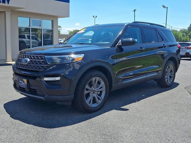 Certified 2022 Ford Explorer XLT w/ Equipment Group 202A AWD/4WD image 3