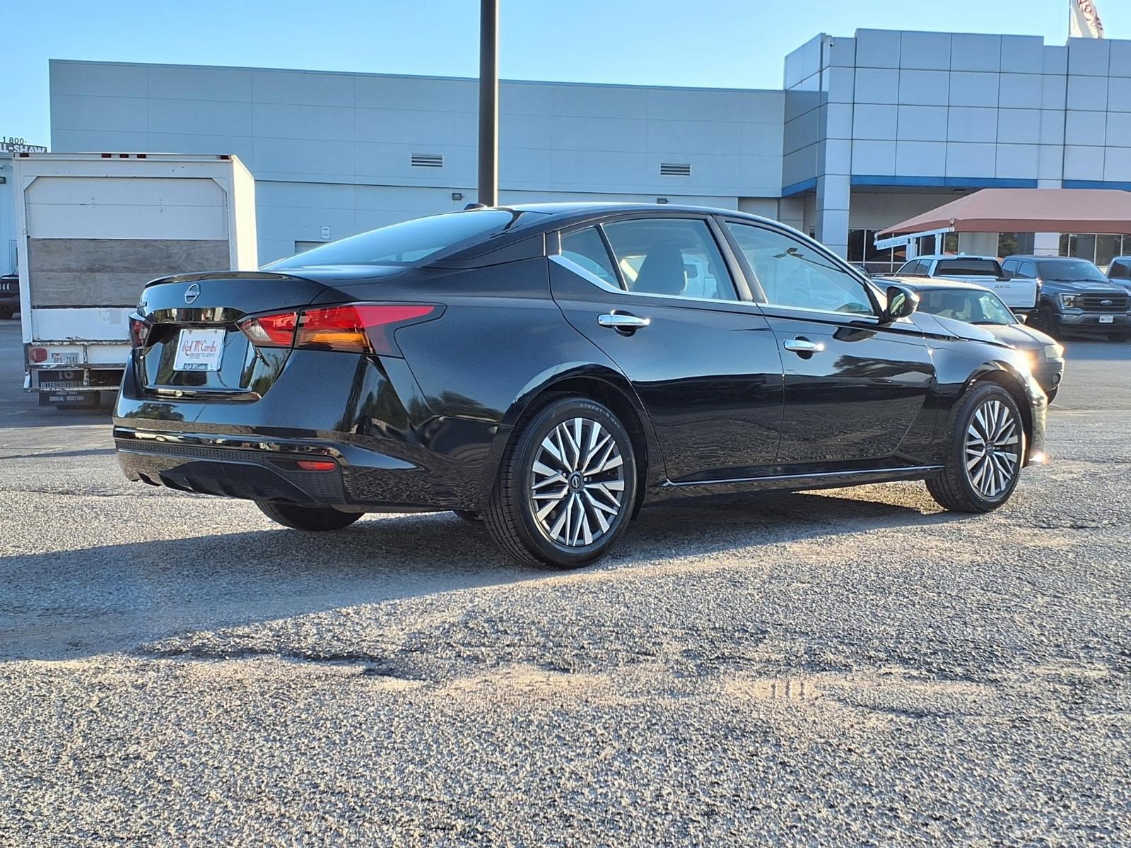 Used 2025 Nissan Altima 2.5 SV FWD image 5