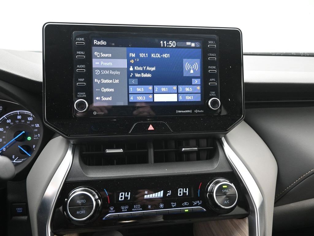 Used 2022 Toyota Venza XLE image 16