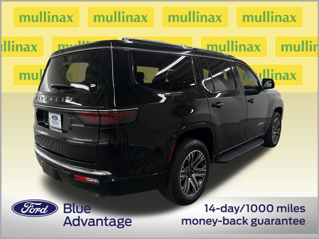 Used 2025 Jeep Wagoneer 4WD image 3