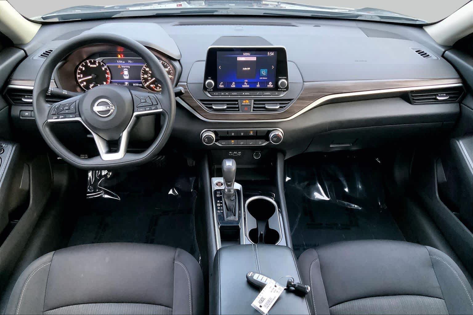 Used 2024 Nissan Altima 2.5 SV FWD image 14