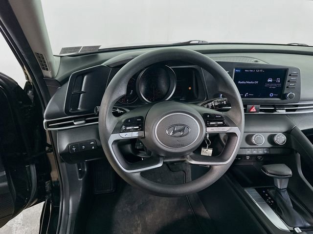 Used 2022 Hyundai Elantra SE image 22