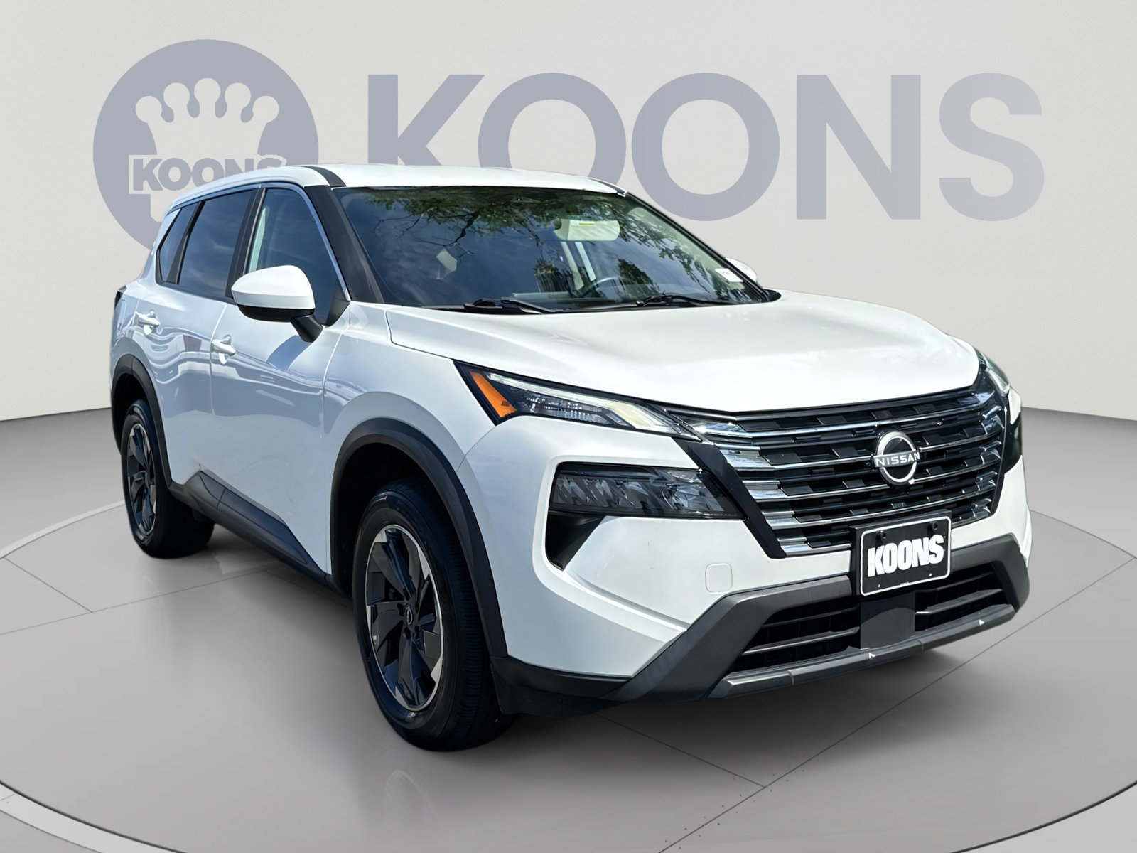 Used 2024 Nissan Rogue SV FWD image 2