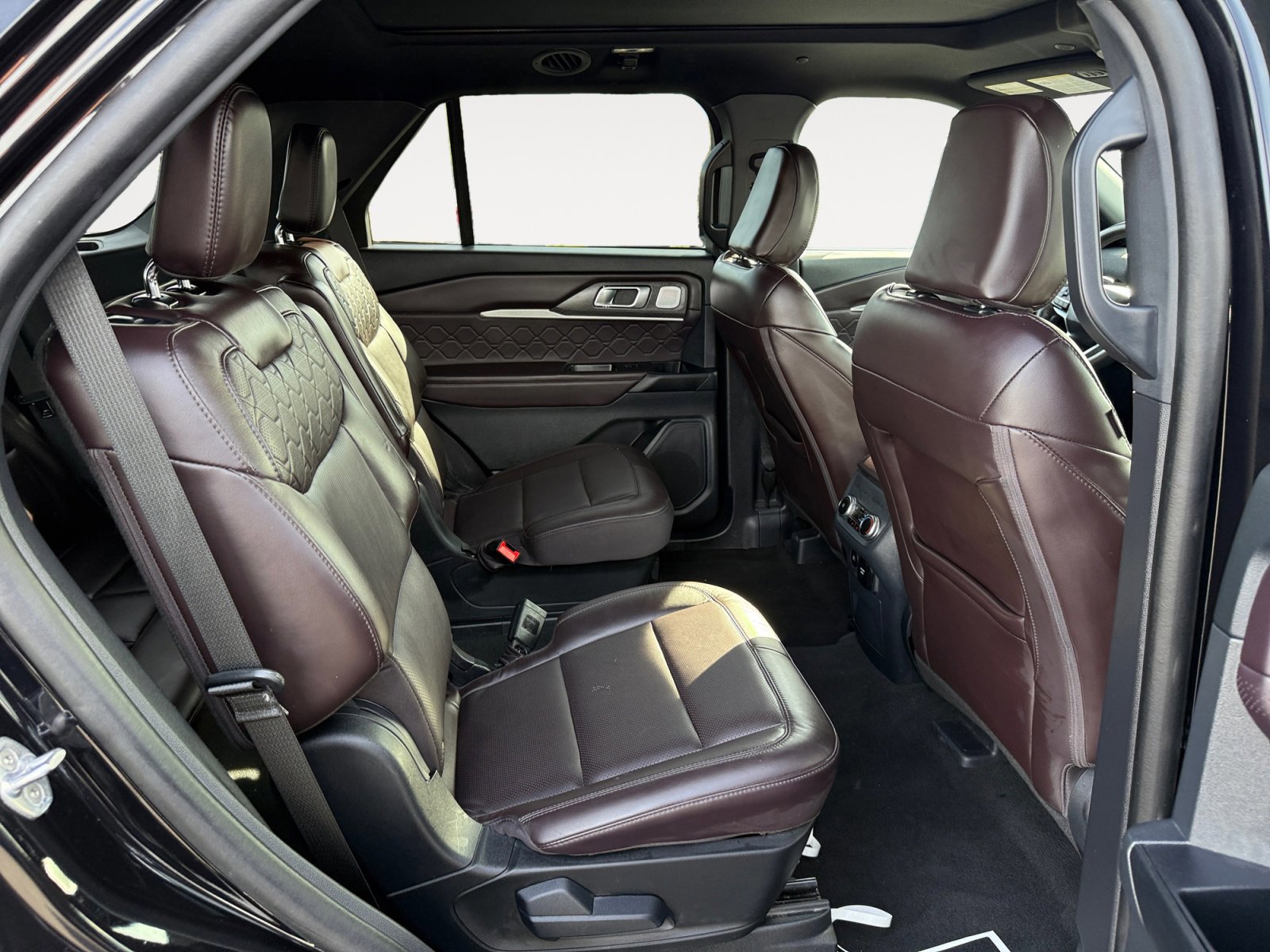 Certified 2025 Ford Explorer Platinum w/ LUX Leather Package image 18