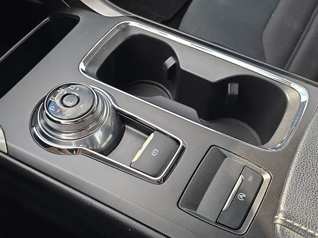 Certified 2018 Ford Fusion SE w/ Fusion SE Technology Package FWD image 21