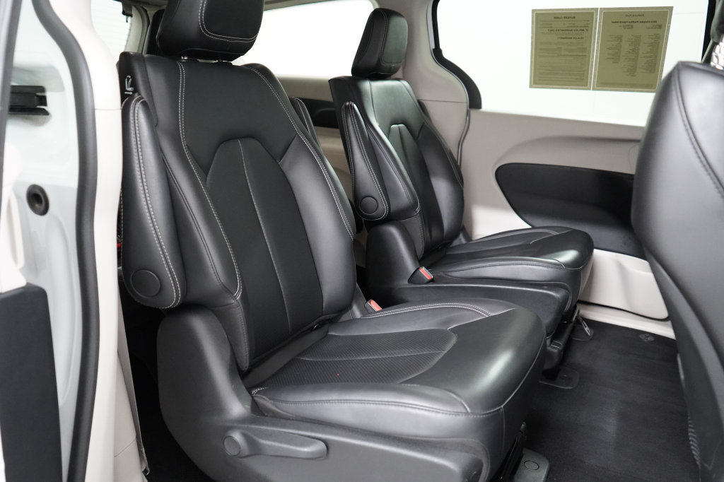 Used 2024 Chrysler Pacifica Limited FWD image 22