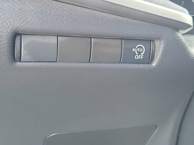 Used 2025 Nissan Kicks SV w/ Charging Package FWD image 31