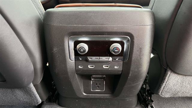 Used 2023 GMC Yukon Denali Ultimate AWD/4WD image 29
