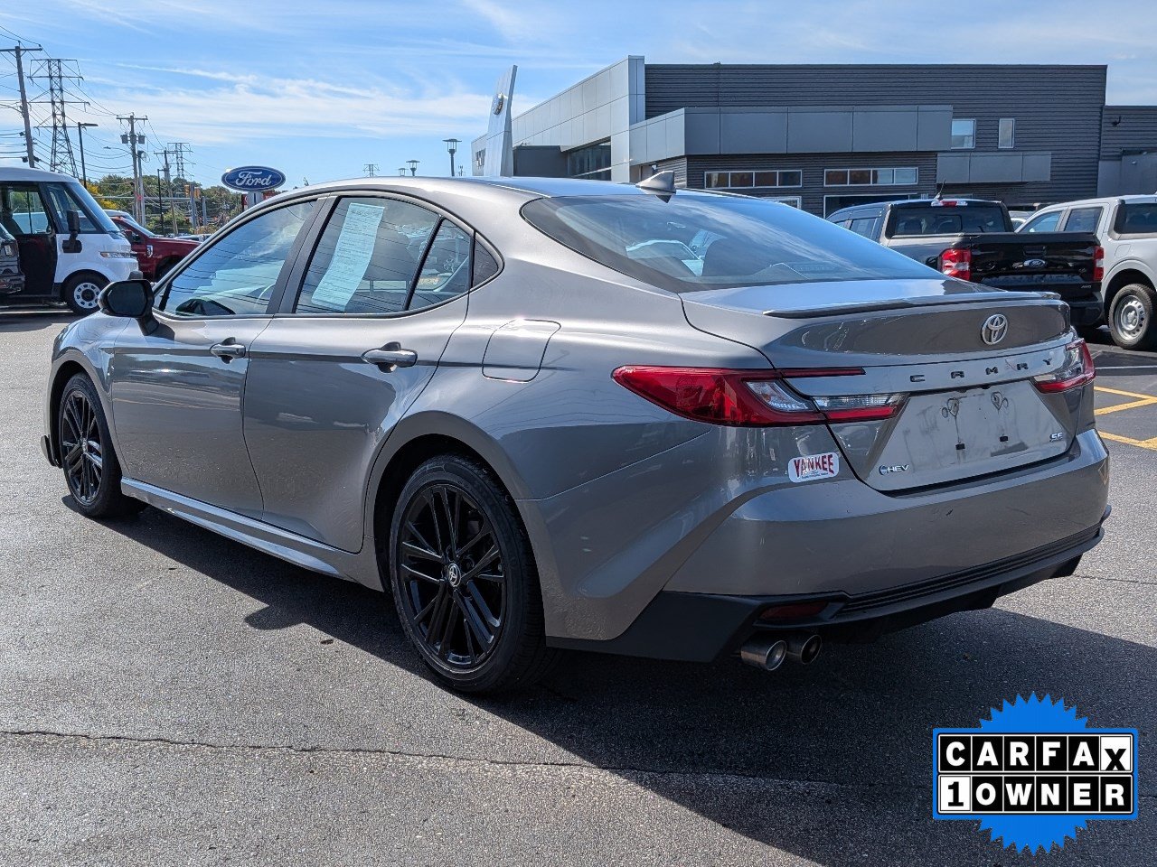 Used 2025 Toyota Camry SE FWD image 6