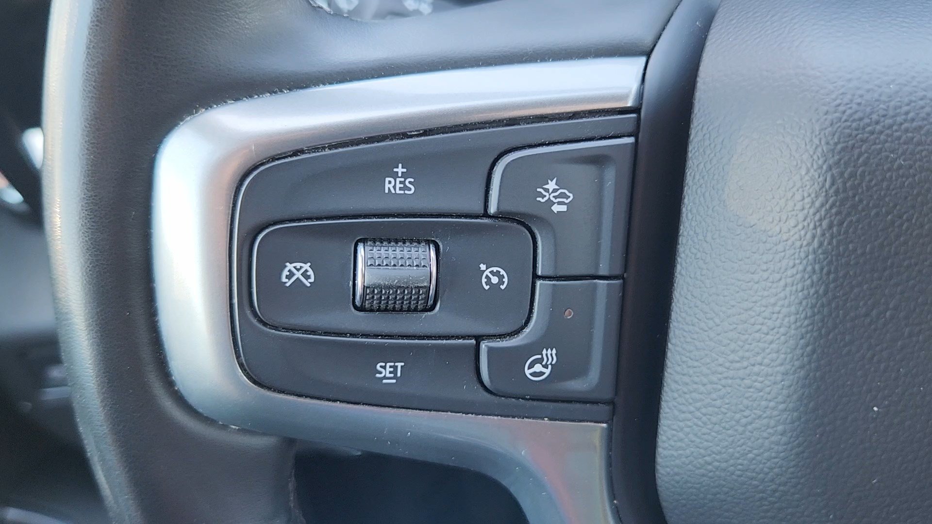 Used 2025 Chevrolet Silverado 1500 LT AWD/4WD image 12