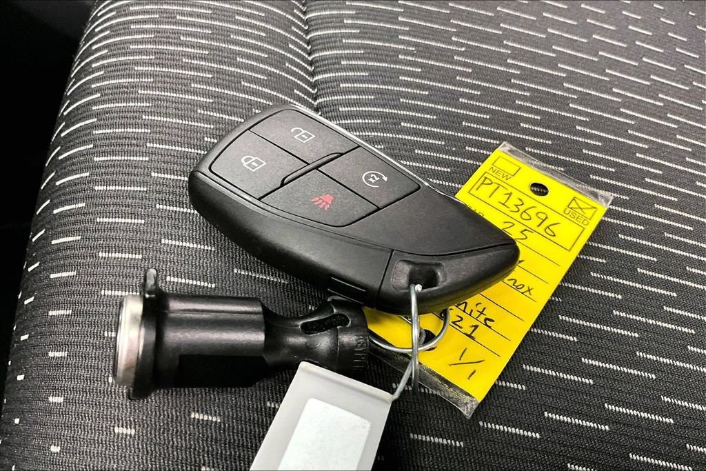 Used 2025 Chevrolet Equinox LT AWD/4WD image 11