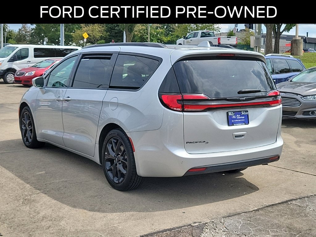 Used 2022 Chrysler Pacifica Touring-L w/ S Appearance Package FWD image 3