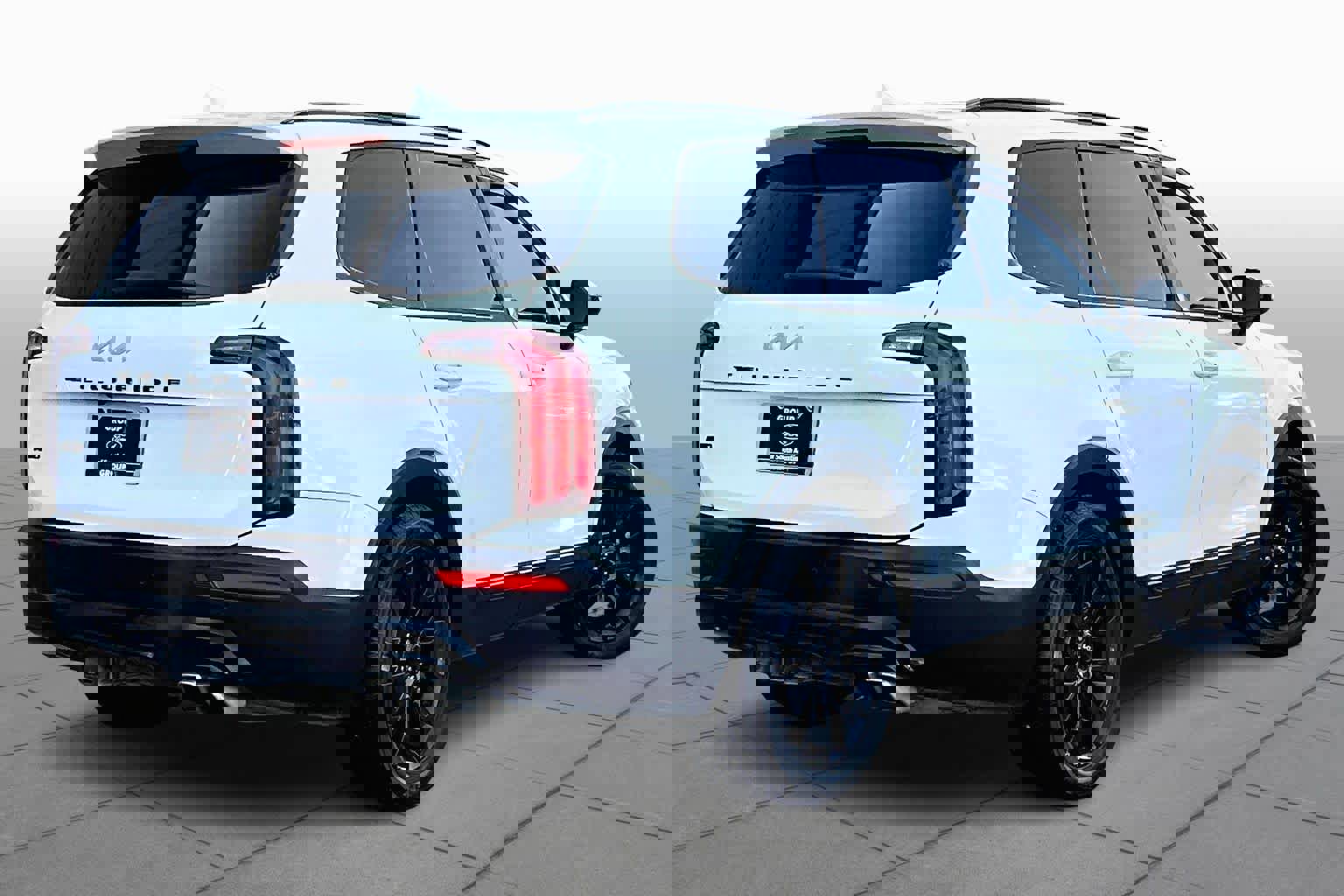 Used 2022 Kia Telluride SX w/ SX Prestige Package image 3