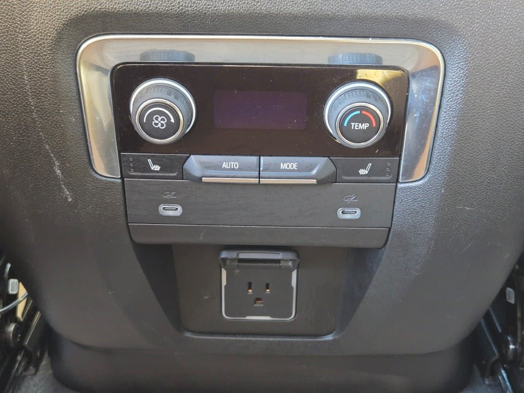 Used 2022 Chevrolet Tahoe Premier AWD/4WD image 22