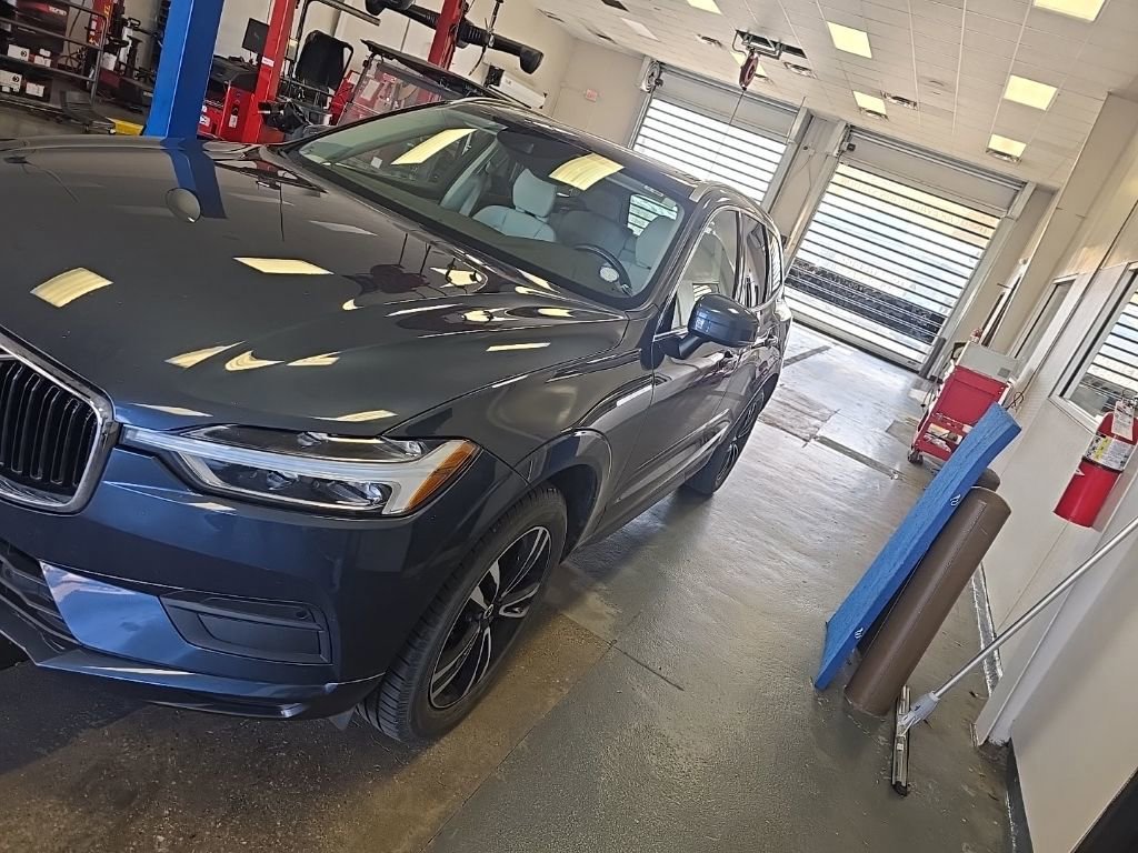 Used 2020 Volvo XC60 T5 Momentum image 2