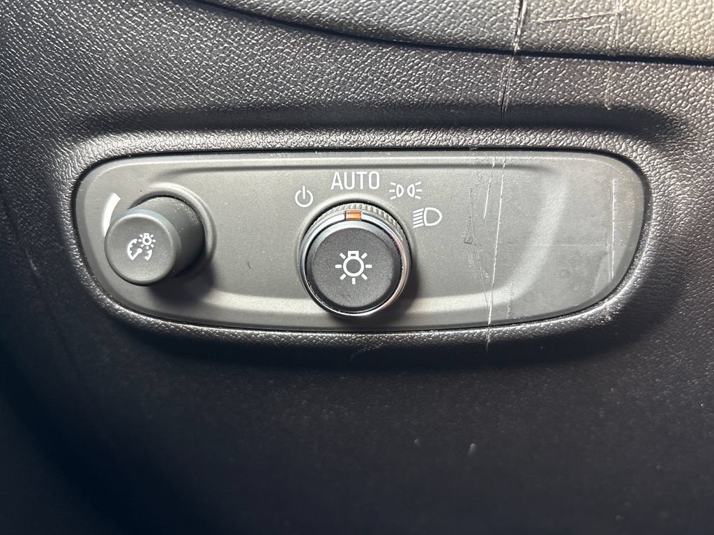 Used 2018 Chevrolet Equinox LS FWD image 27