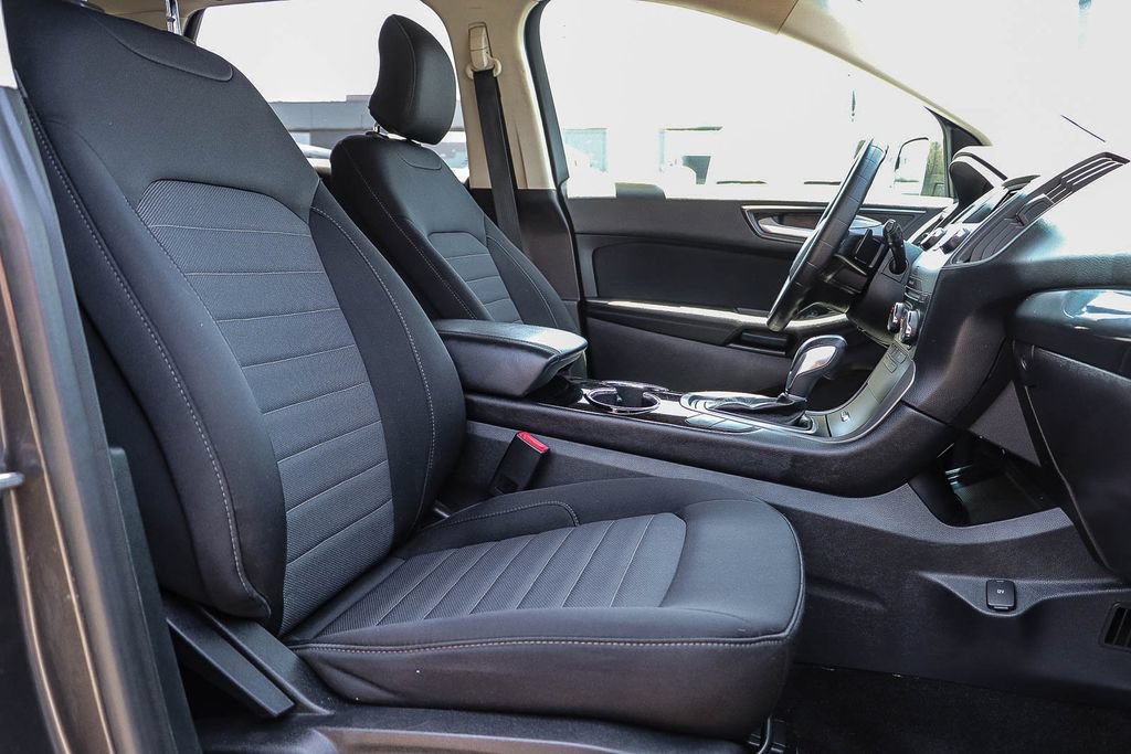 Certified 2018 Ford Edge SE FWD image 21