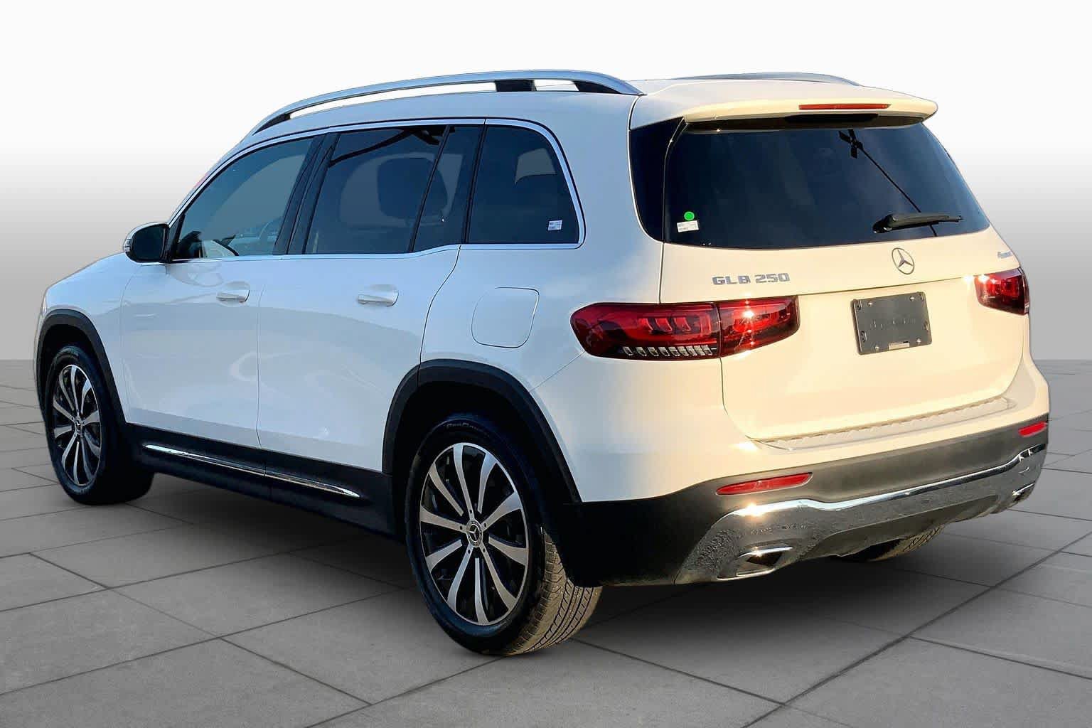 Used 2023 Mercedes-Benz GLB 250 4MATIC image 11