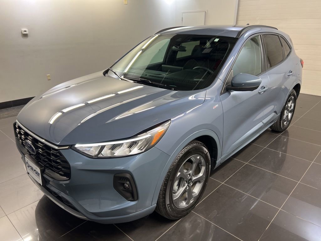 Certified 2023 Ford Escape ST-Line Select w/ Tech Pack #2 AWD/4WD image 3