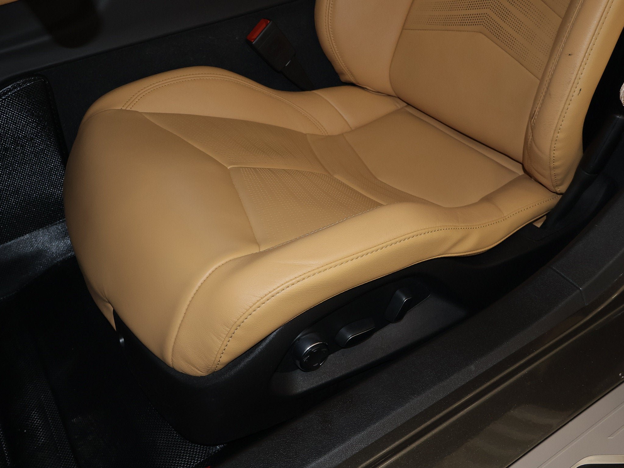 Used 2020 Chevrolet Corvette Stingray Premium Cpe w/ 3LT Preferred Equipment Group RWD image 25