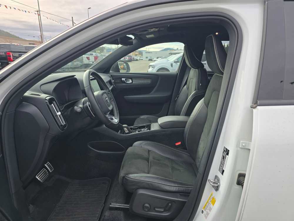 Used 2019 Volvo XC40 T5 R-Design image 9