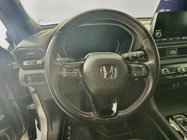Used 2025 Honda Pilot Sport image 16
