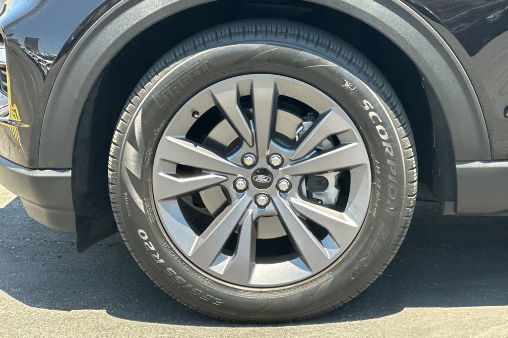 Certified 2023 Ford Explorer XLT w/ Equipment Group 202A RWD image 30