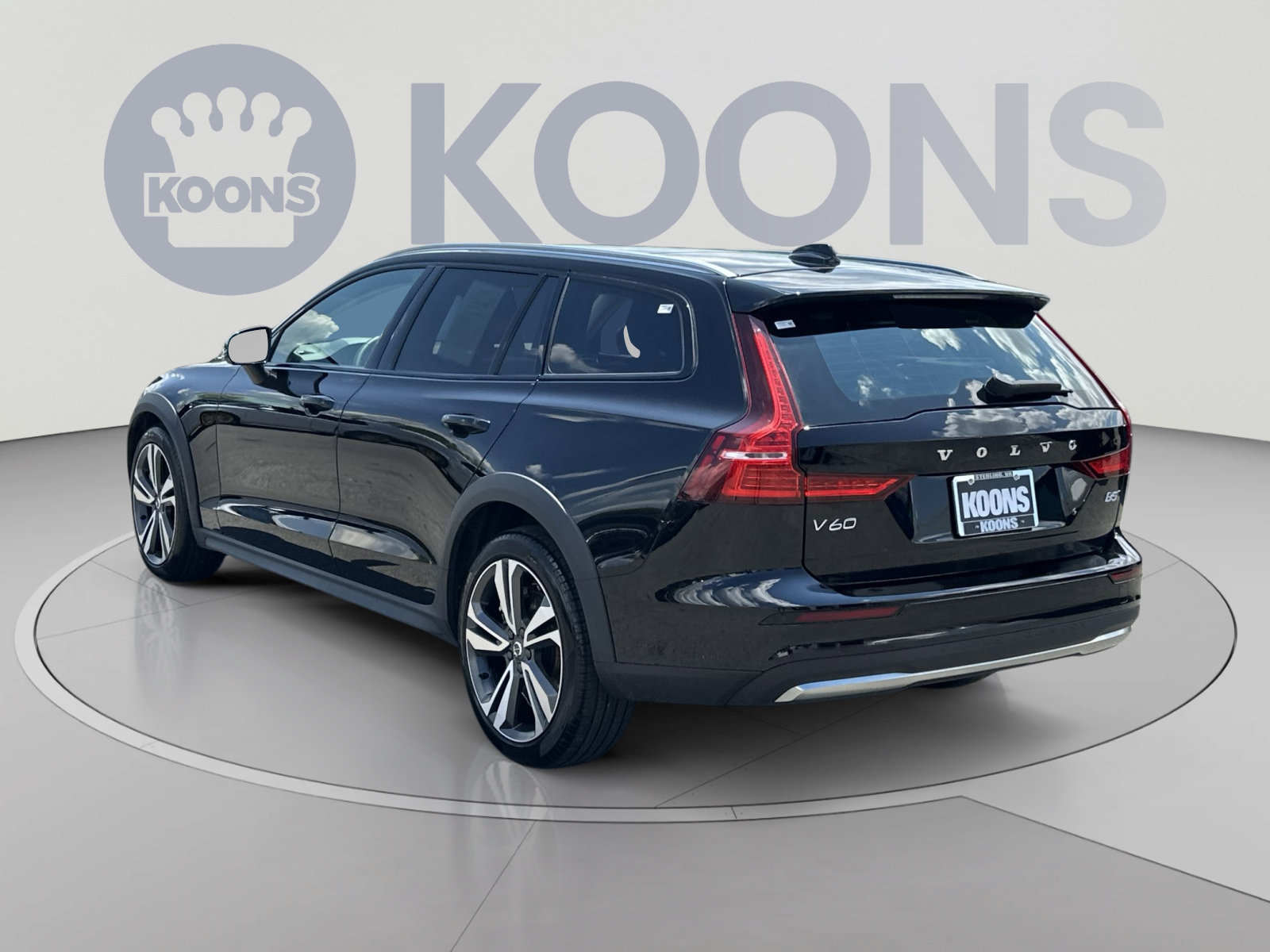 Used 2025 Volvo V60 B5 Cross Country Plus AWD/4WD image 14