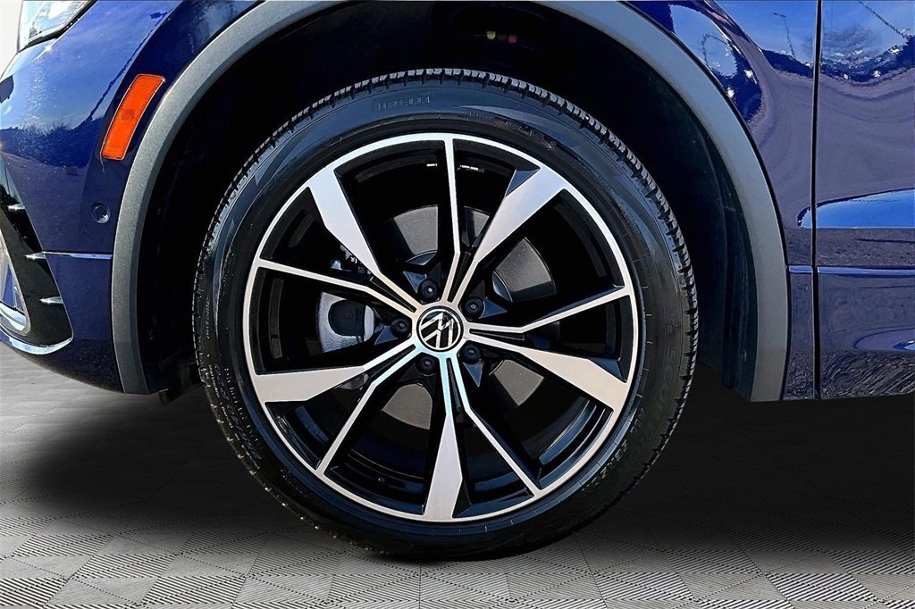 Used 2022 Volkswagen Tiguan SEL R-Line image 11