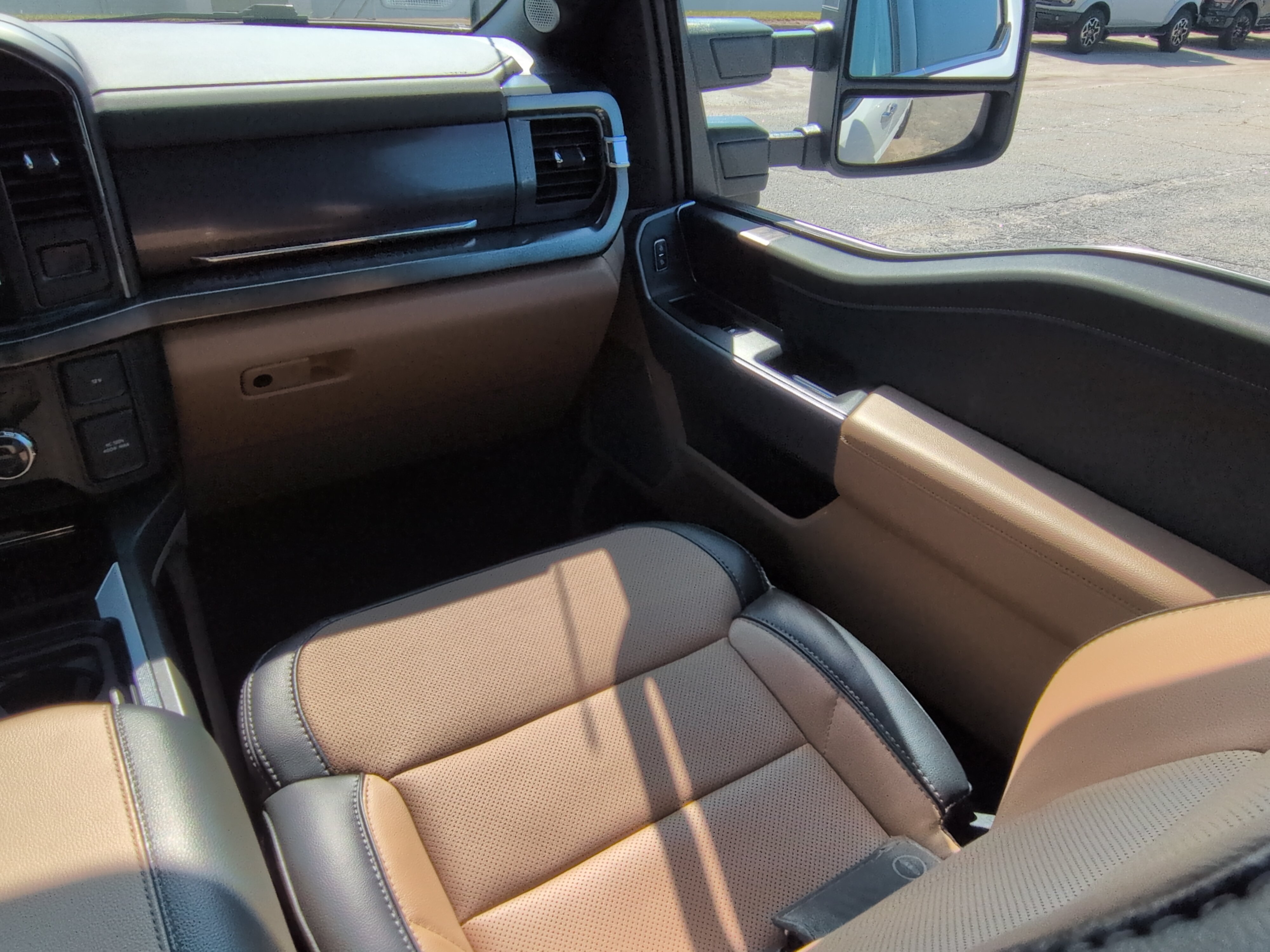 Certified 2024 Ford F350 Lariat w/ Lariat Ultimate Package AWD/4WD image 15