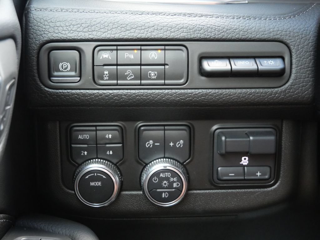 Used 2024 GMC Yukon Denali w/ Max Trailering Package AWD/4WD image 29