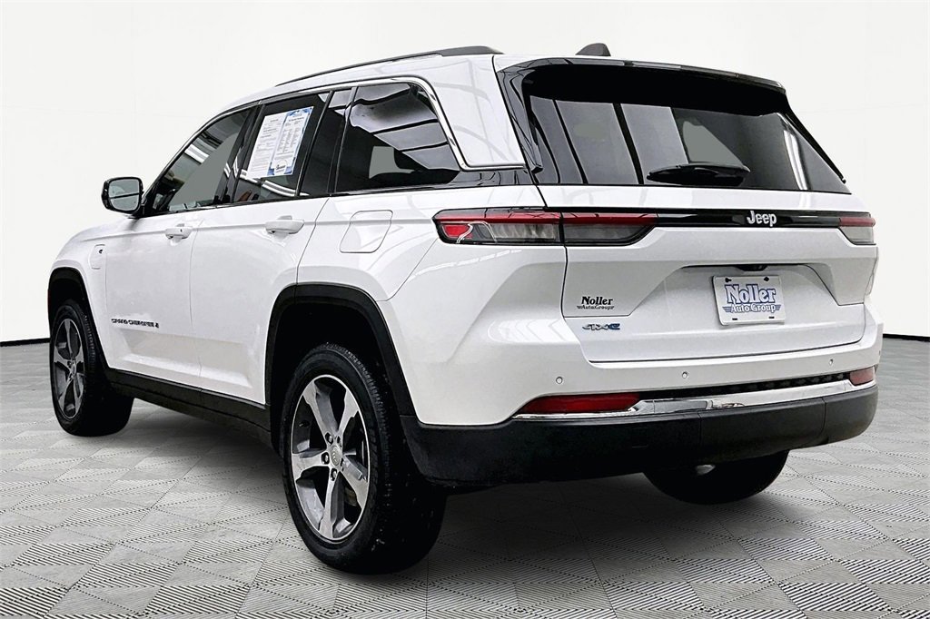 Used 2022 Jeep Grand Cherokee Limited 4xe image 2