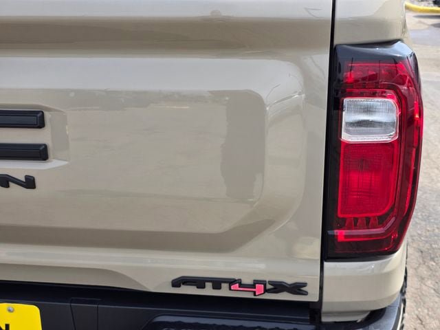 Used 2024 GMC Canyon AT4X AWD/4WD image 10