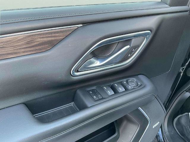 Used 2022 Chevrolet Suburban Z71 w/ Z71 Off-Road Package AWD/4WD image 15