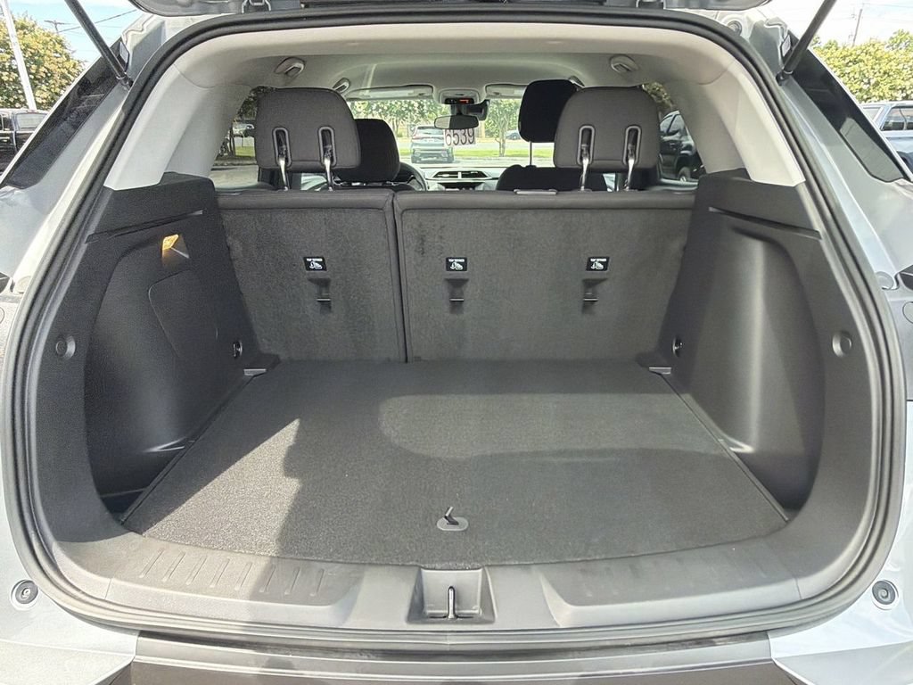 Used 2023 Chevrolet TrailBlazer LT FWD image 24