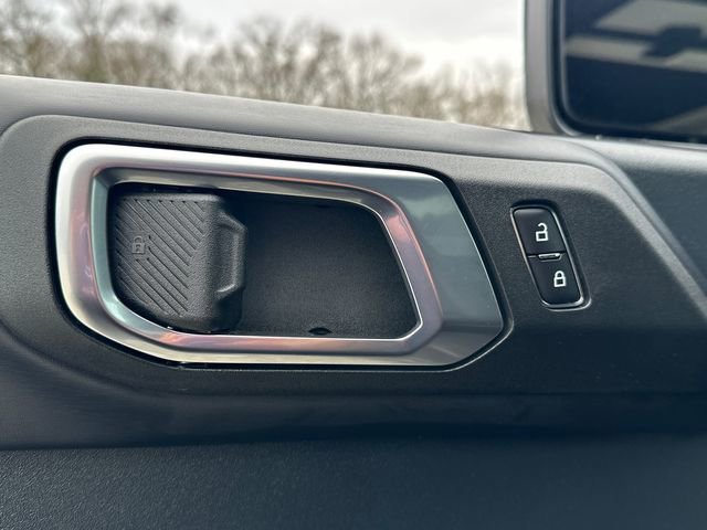 Certified 2025 Ford Bronco Badlands image 25