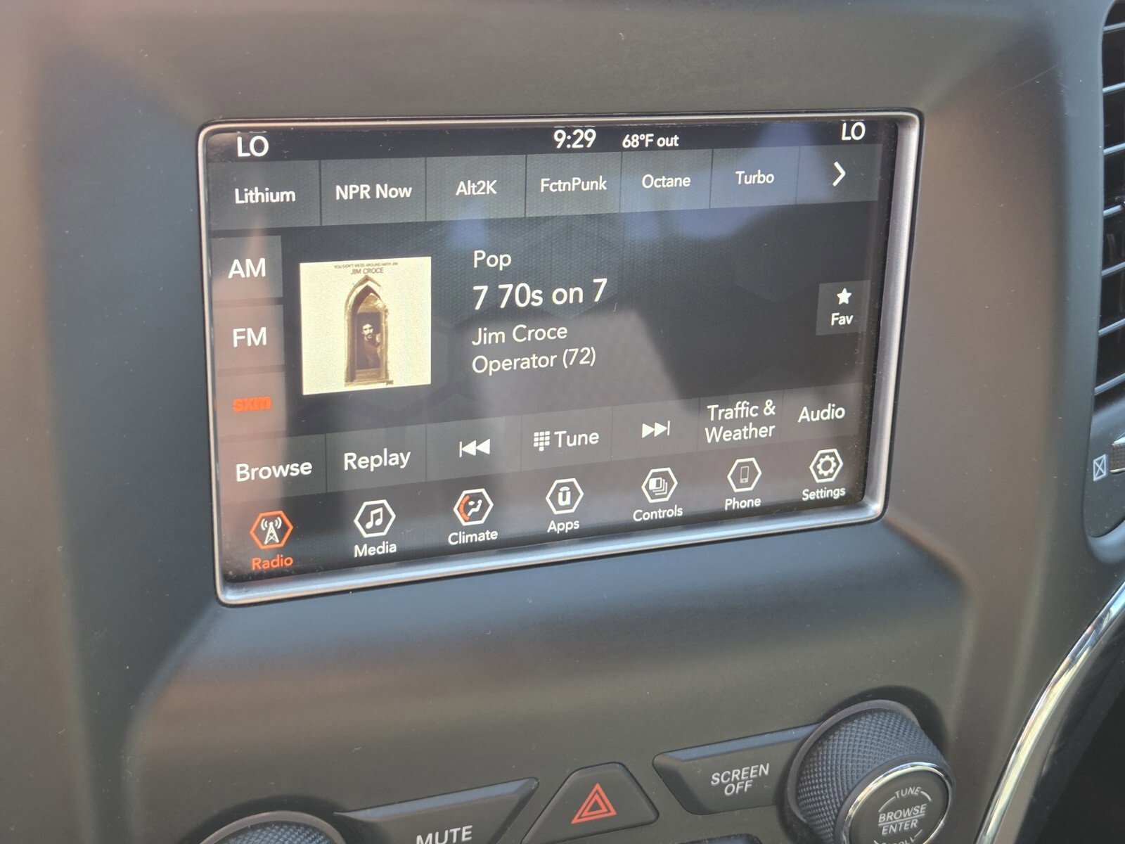 Used 2021 Jeep Grand Cherokee Laredo image 20