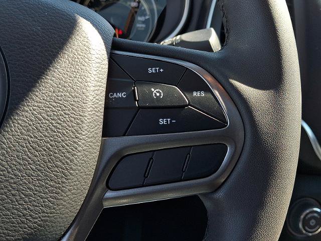 Used 2022 Jeep Cherokee Latitude Lux w/ Sun & Sound Group AWD/4WD image 22