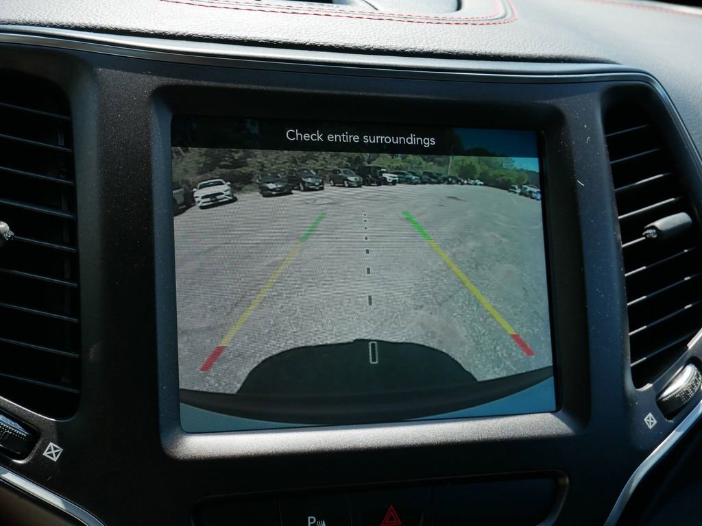 Used 2020 Jeep Cherokee Trailhawk w/ Cold Weather Group AWD/4WD image 28