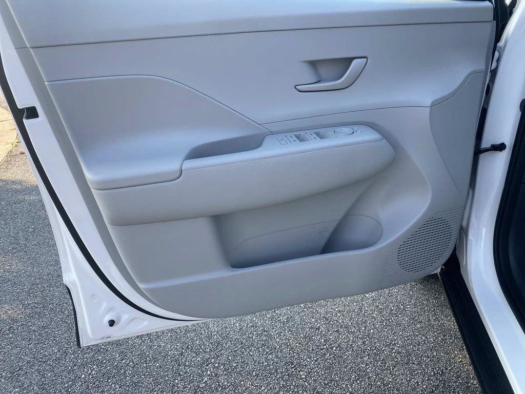 Used 2025 Hyundai Kona SEL FWD image 15