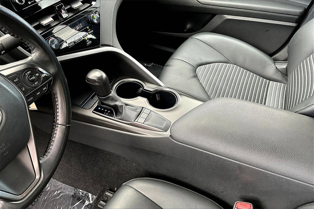 Used 2024 Toyota Camry SE image 16