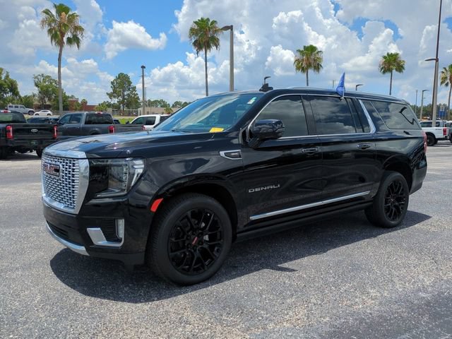 Used 2023 GMC Yukon XL Denali AWD/4WD image 9