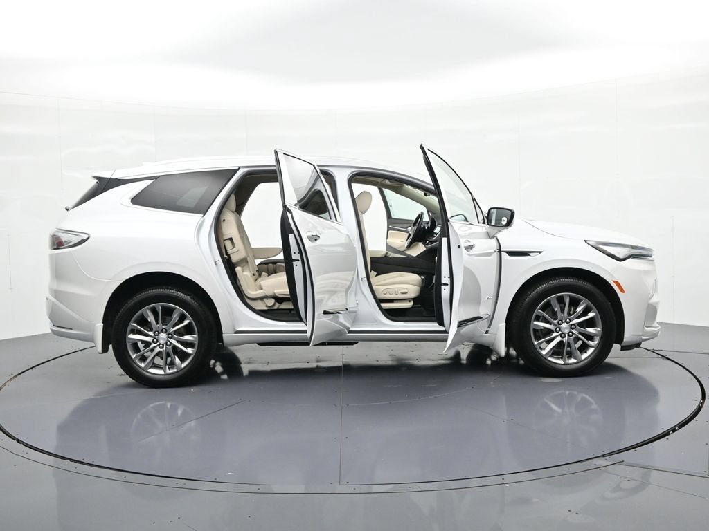 Used 2022 Buick Enclave Avenir w/ Avenir Technology Package AWD/4WD image 26