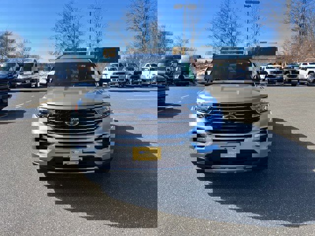 Certified 2021 Ford Explorer XLT w/ Equipment Group 202A image 8