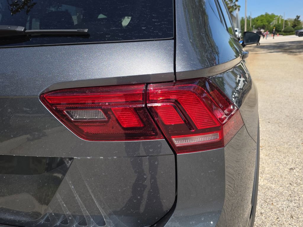 Used 2024 Volkswagen Tiguan SE R-Line image 7