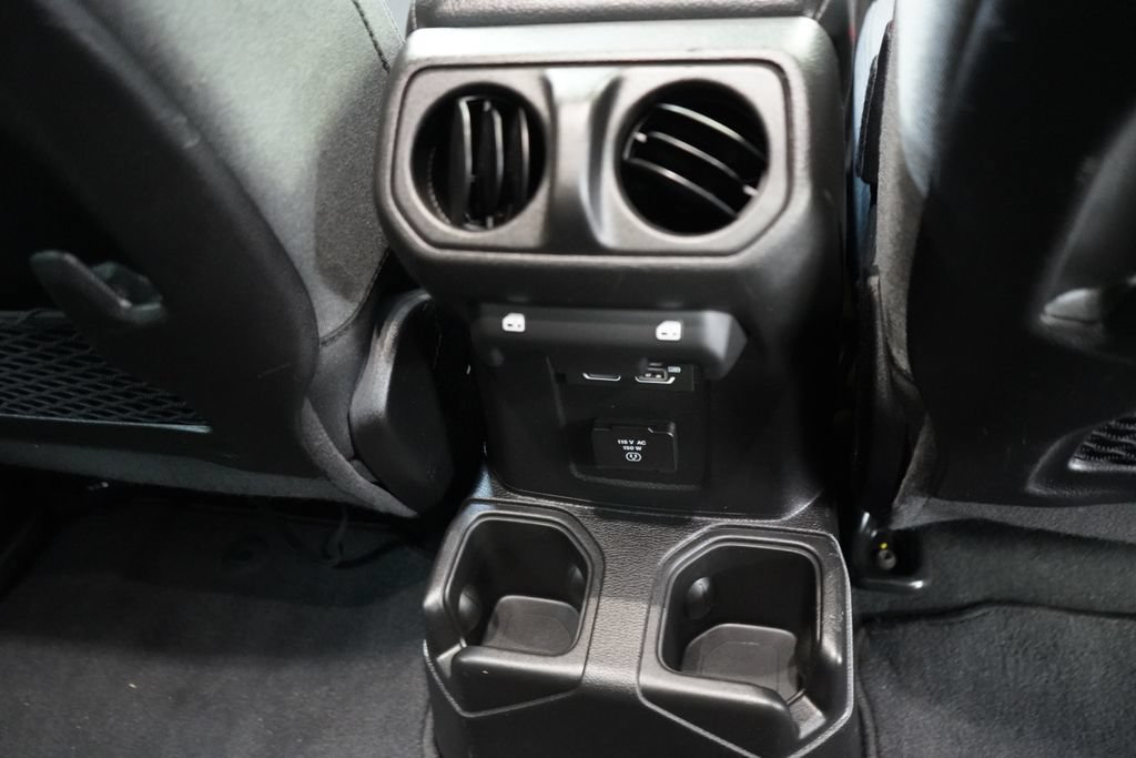 Used 2024 Jeep Wrangler Unlimited Rubicon AWD/4WD image 24